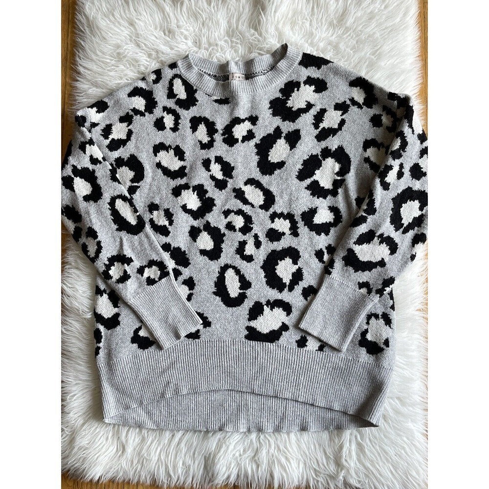 Como Vintage Woman’s Size L Gray Animal Print Sweater